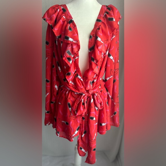 Ashley Stewart Blouse Plus Size 26/28 4X Open Tie Front Red Lipstick Print Fun - Picture 2 of 4